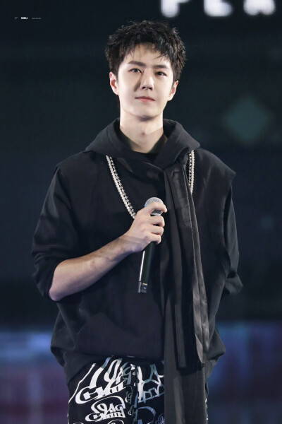 210731 和平精英超级杯暨空投嘉年华 @UNIQ-王一博 ​​​♛C位♛ cr:logo