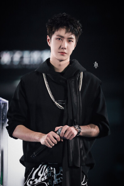 210731 和平精英超级杯暨空投嘉年华 @UNIQ-王一博 ​​​♛C位♛ cr:logo