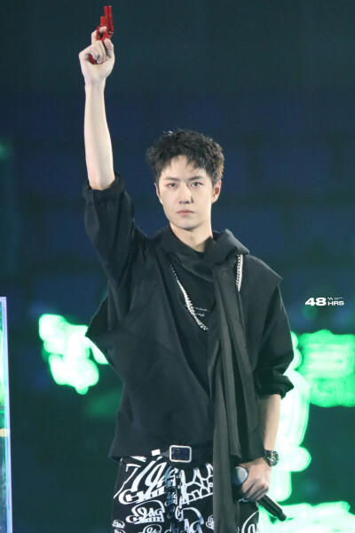 210731 和平精英超级杯暨空投嘉年华 @UNIQ-王一博 ​​​♛C位♛ cr:logo