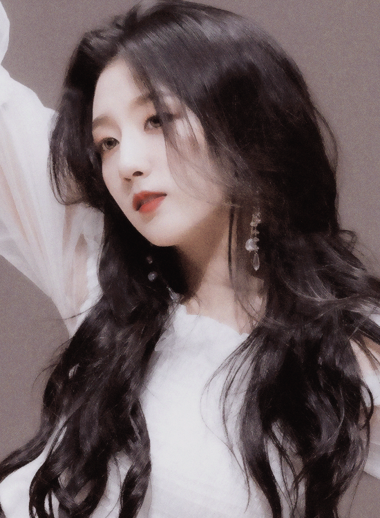 LOVELYZ：郑叡仁。