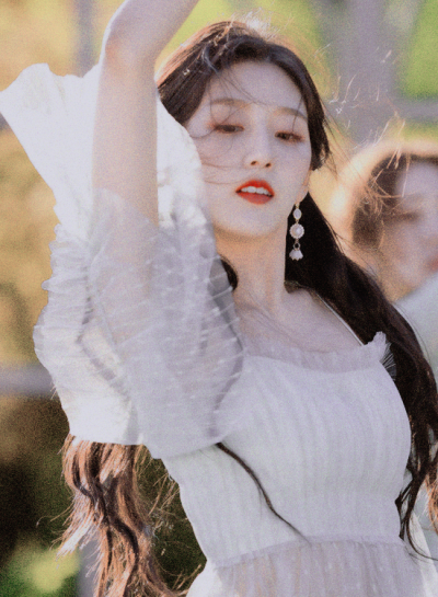 LOVELYZ：郑叡仁。