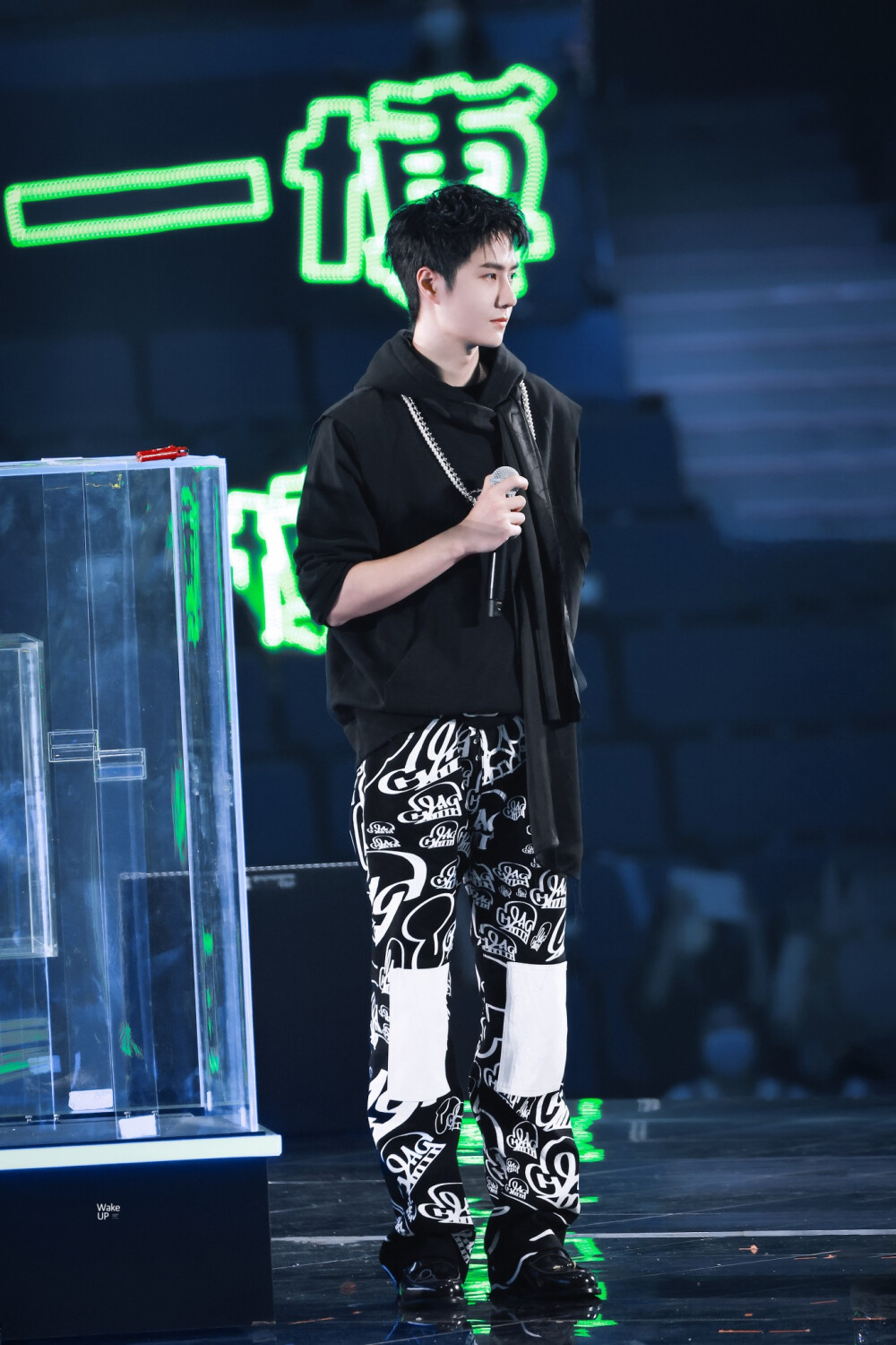 210731 和平精英超级杯暨空投嘉年华 @UNIQ-王一博 ​​​♛C位♛ cr:logo