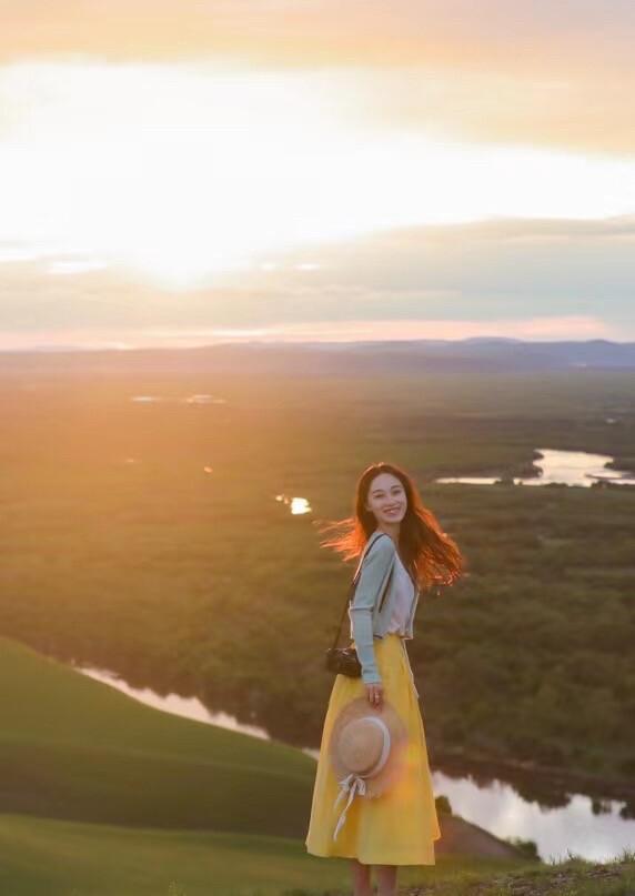 才感盛夏，忽而已秋～
｜朋友圈背景图｜美图壁纸｜女生头像｜