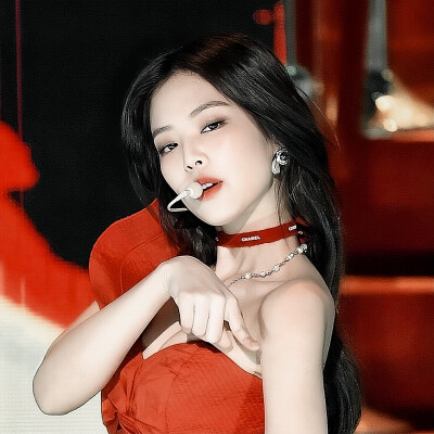 
你念他的旧他又能记你多久
JENNIE