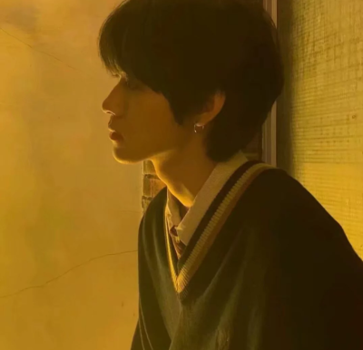 是一种站在街头谁也不等的自由/男头 