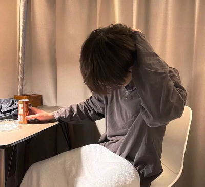 是一种站在街头谁也不等的自由/男头 