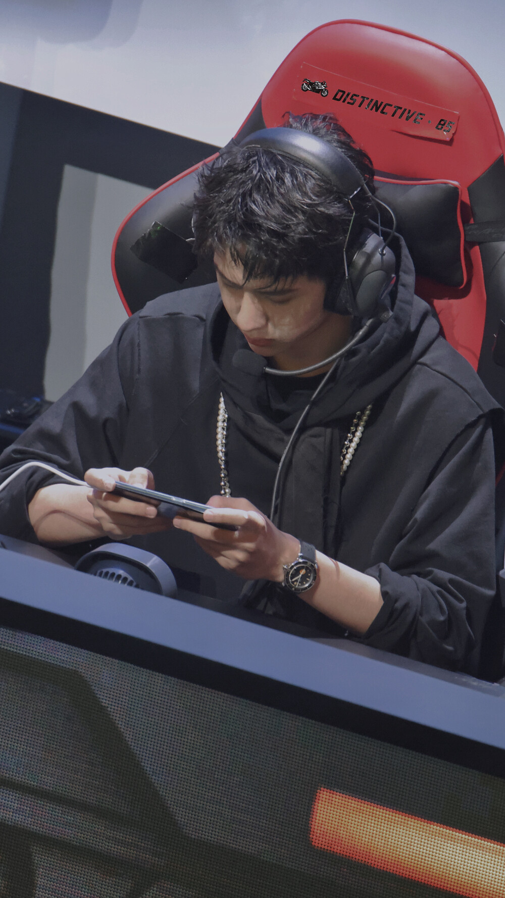 210731 和平精英超级杯暨空投嘉年华 @UNIQ-王一博 ​​​♛萌萌哒♛ cr:logo