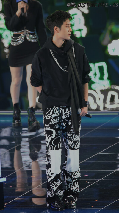 210731 和平精英超级杯暨空投嘉年华 @UNIQ-王一博 ​​​♛萌萌哒♛ cr:logo