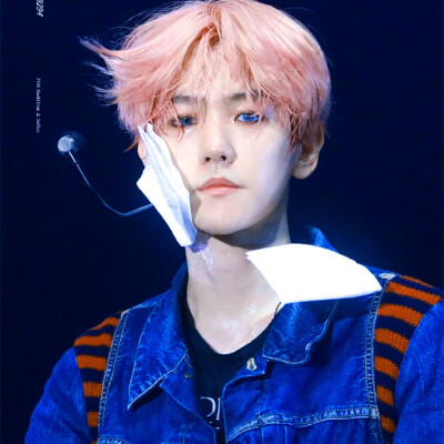 BAEKHYUN﹡他的眼睛像一望無際的藍色大海一樣風平浪靜