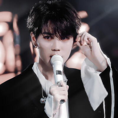 ✿ 林彦俊
▪️♣️