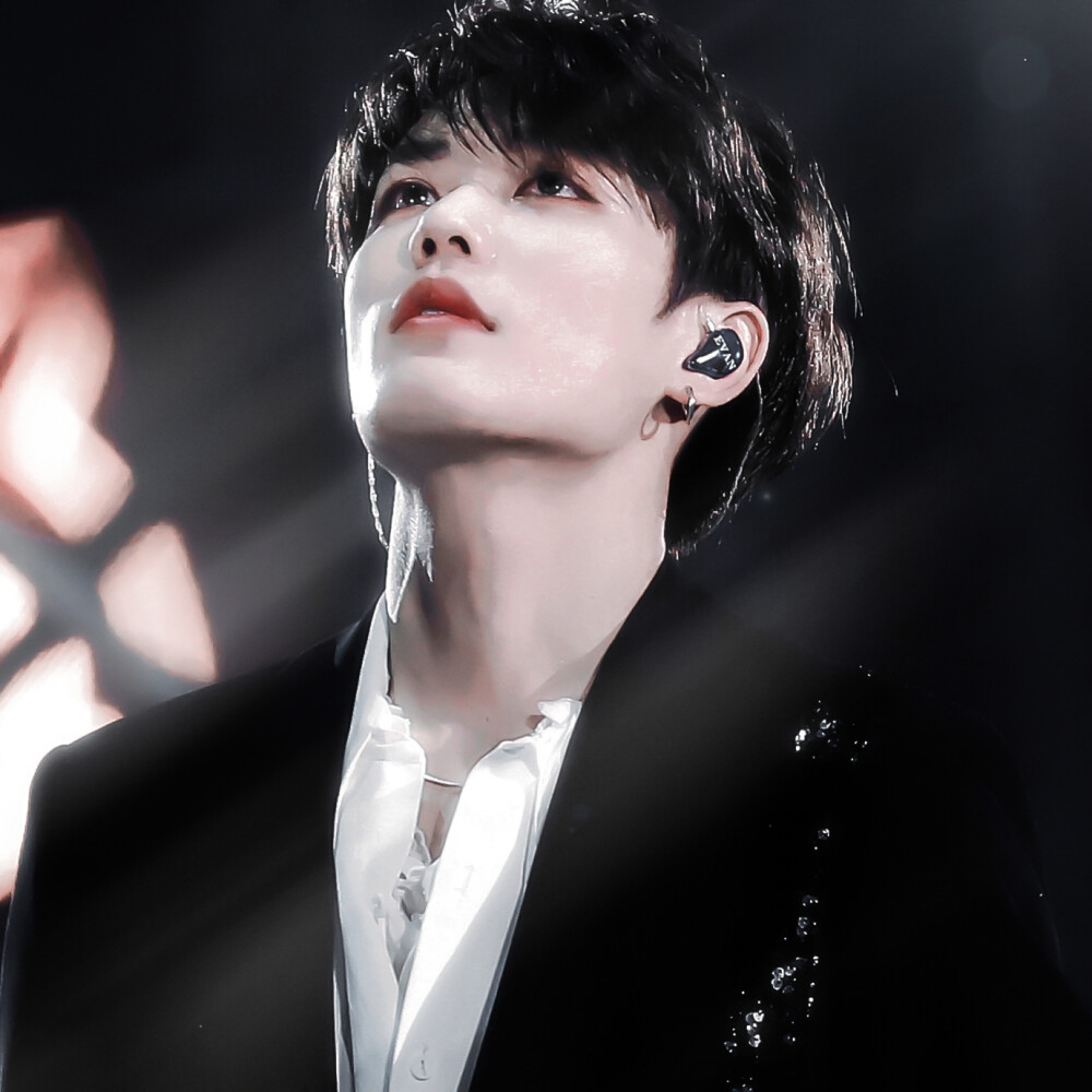 ✿ 林彦俊
▪️♣️