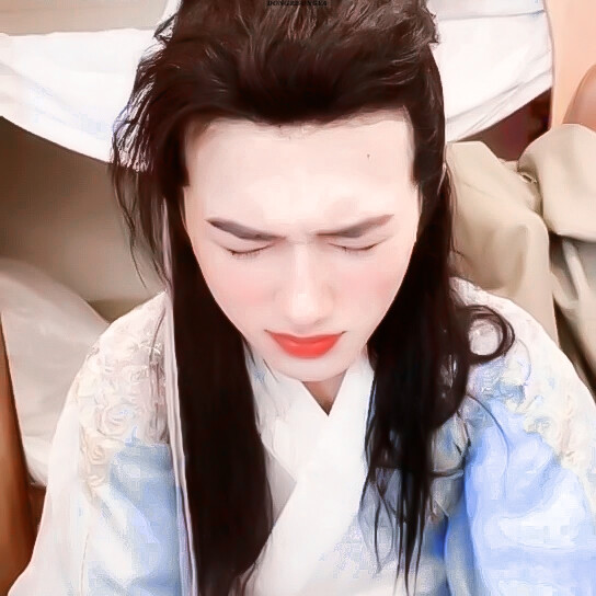 宋亚轩头像/可爱小猫 原截藏在白云里