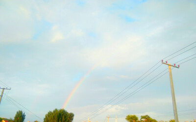就像难以抗拒海风的风筝一样，静静的在脸上浮现出悲哀的笑容。