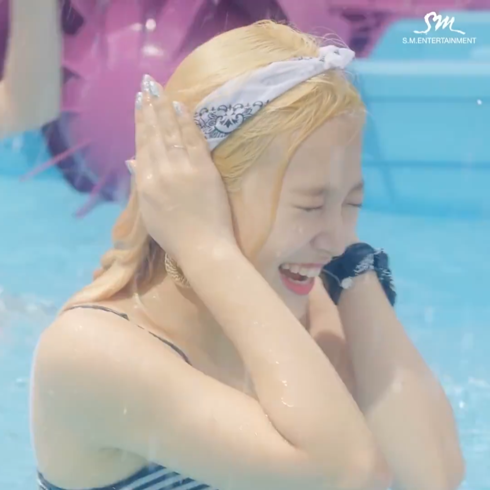 自截。金艺琳。