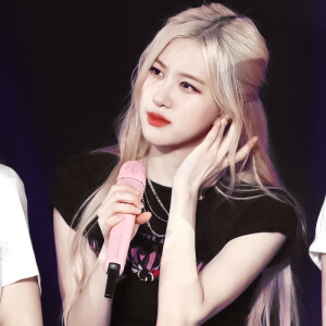  
 *你给我这一辈子都不想失联的爱
                 相信爱的征途就是星辰大海 //


  ©firstlove_rose