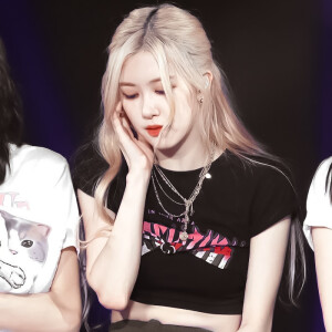  
 *你给我这一辈子都不想失联的爱
                 相信爱的征途就是星辰大海 //


  ©firstlove_rose