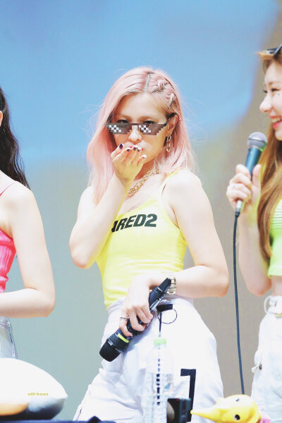 190804 高杨签售会
cr.logo
又是我最爱的粉发溜✧٩(ˊωˋ*)و✧