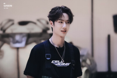 190727 王者荣耀体验展 @UNIQ-王一博 cr:logo ​​​