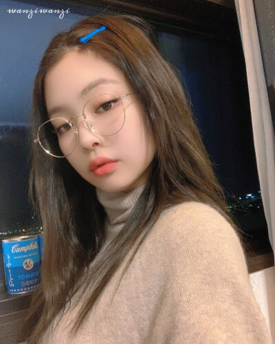 .愿你千山暮雪海棠依旧 不被岁月惊扰.
金珍妮Jennie