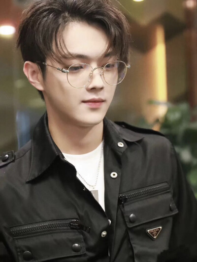 有没有凯凯粉要进非官方微群组哒 单纯磕颜聊天 广交朋友