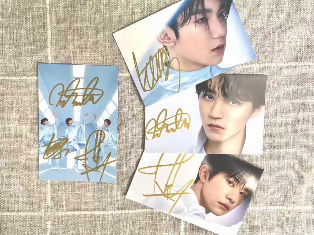 TFBOYS八周年纪念日快乐！！！
签名照买一送一，活动今晚结束！！！
想要的私我呀！