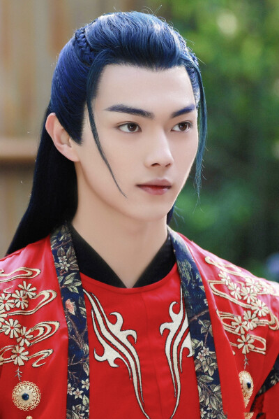 帅气的许凯 什么颜色都驾驭得了