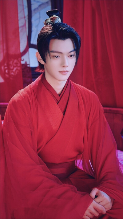 帅气的许凯 什么颜色都驾驭得了