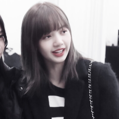 「Jisoo&Lisa」
原 崔美秀