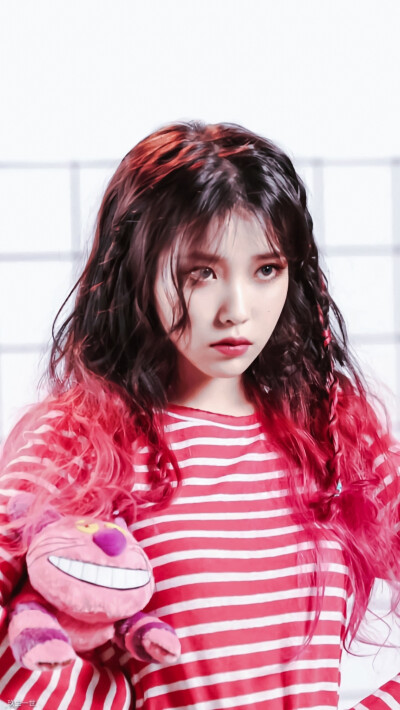 IU 李知恩
“别在我坟前哭 弄脏我的轮回路”
－
√抱圖者发抖音写小说弄橙光請告知出处
→By玖生一世