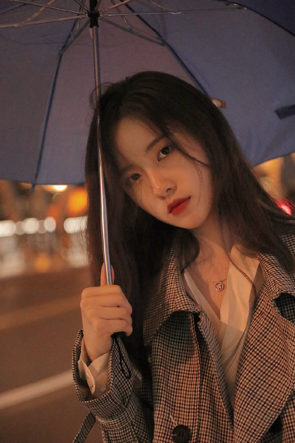 最美不是下雨天
而是和你一起躲过雨的屋檐 ​
cr@梨涡允允