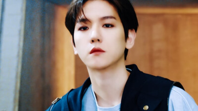 边伯贤 Baekhyun
“宝贝 无论世界怎么运转 我们的轨迹始终一致”
－
✓抱图者发抖音写小说弄橙光请告知出处
→By玖生一世