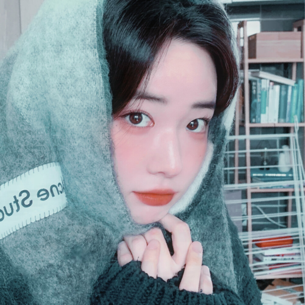 爱还是不够形容。