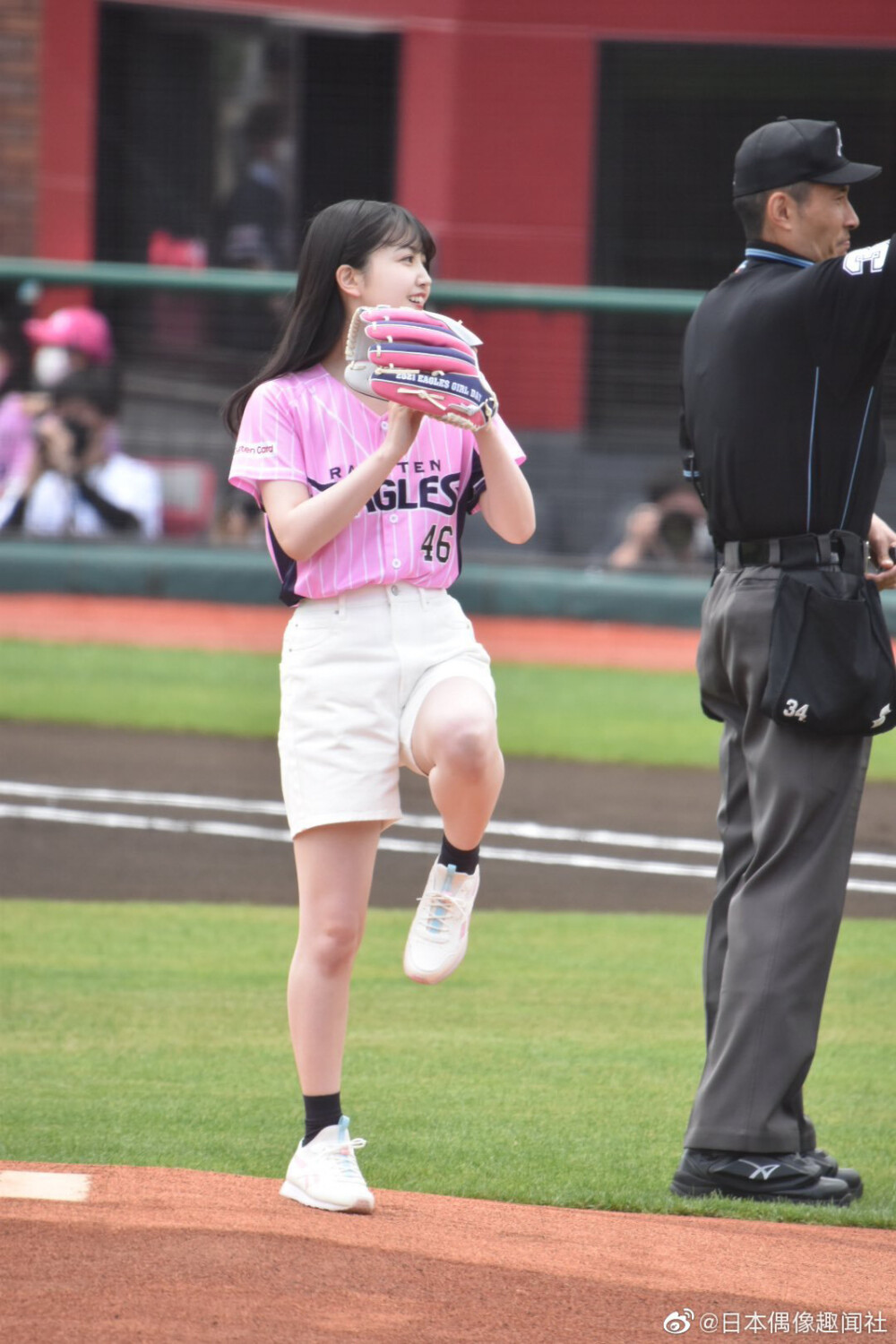 久保史绪里 棒球开球仪式
#乃木坂46# ​​​