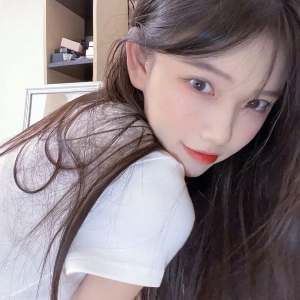 女
