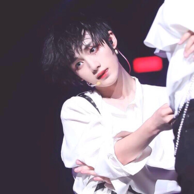 今天又是帅气的丁儿