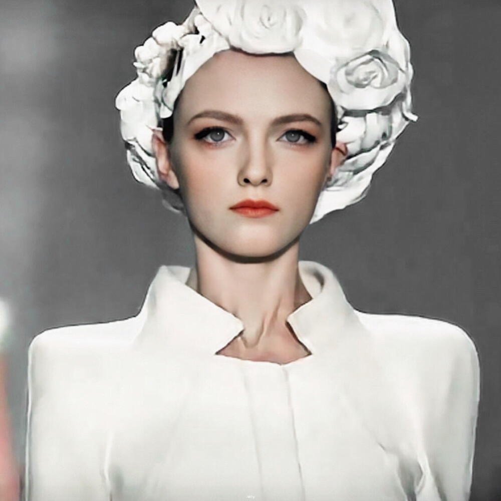 Vlada Roslyakova | Chanel SS HC 2009