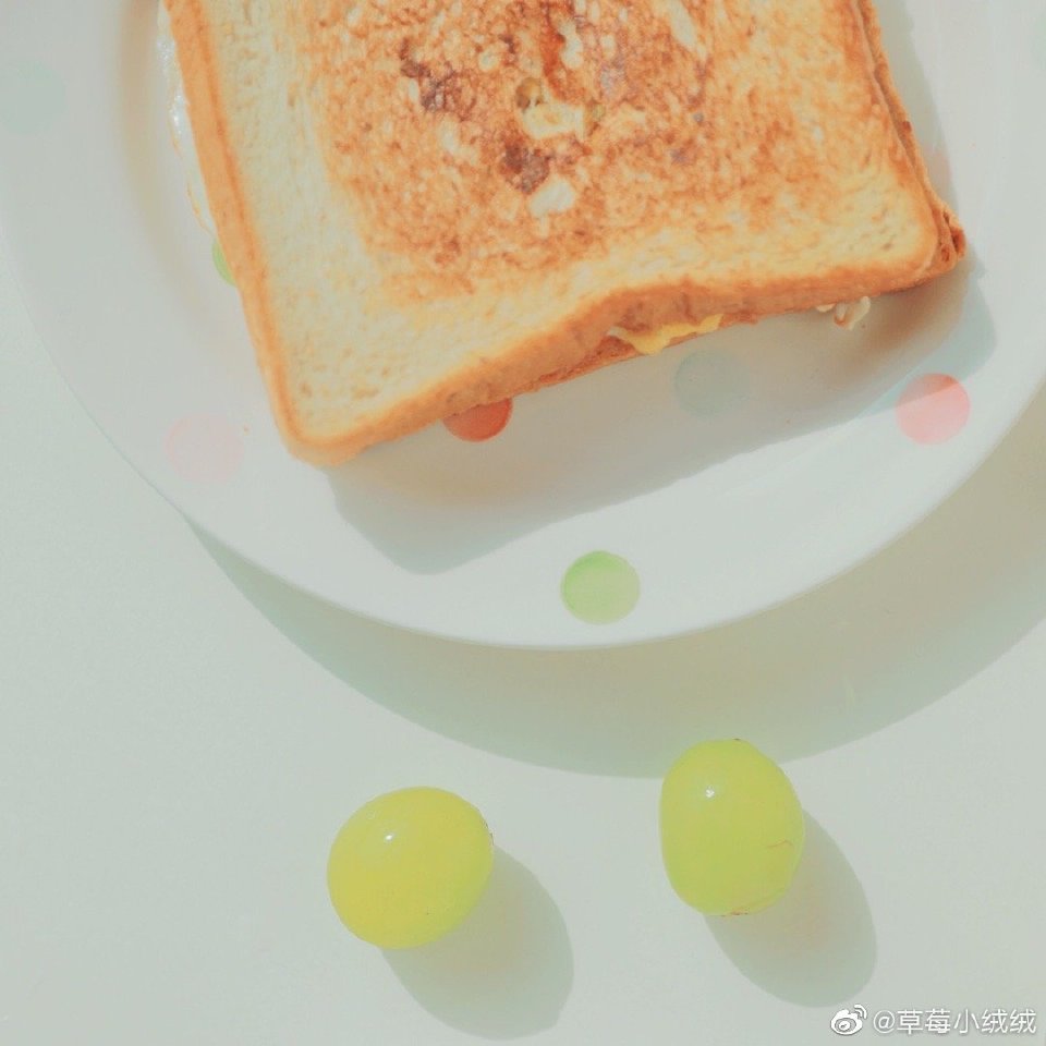 甜甜哦
与美好不期而遇
摄影@草莓小绒绒
#十月你好##乘车时拍到的窗外风景# ​​​