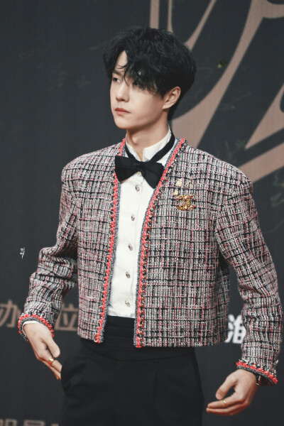 201220 腾讯星光大赏
✨*Elegant 今夜饮一杯龙舌兰酒✨
@UNIQ-王一博 cr:logo