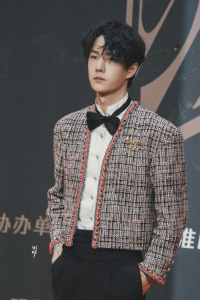 201220 腾讯星光大赏
✨*Elegant 今夜饮一杯龙舌兰酒✨
@UNIQ-王一博 cr:logo