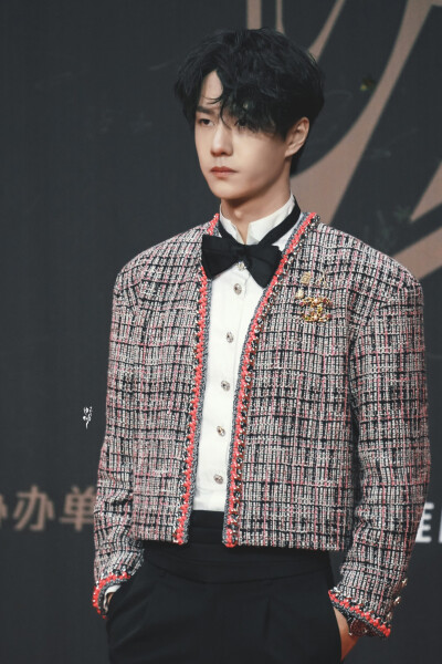 201220 腾讯星光大赏
✨*Elegant 今夜饮一杯龙舌兰酒✨
@UNIQ-王一博 cr:logo