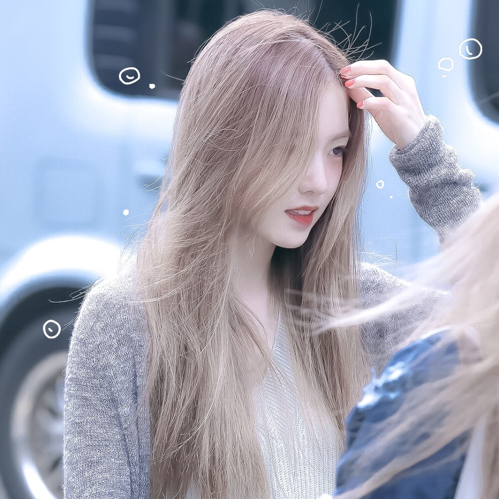 “海为什么是蓝色的？”
“因为小鱼在吐泡泡，blue，blue”
Irene
©kimtaey