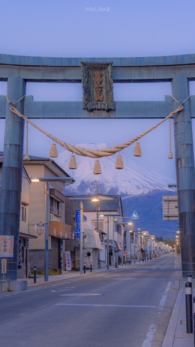 富士山下
壁纸
