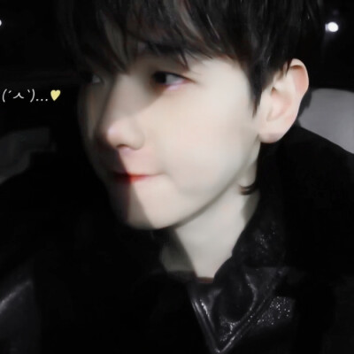 原傅苒
"是我们家可可爱爱的小狗勾啊。"