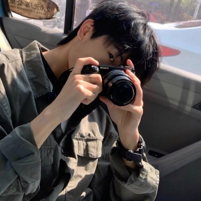 何は無事だね全く
たまに故郷も会いに行くのさ
昔の女は
今でも君のことを
考えてると思うだったら
大間違いよ