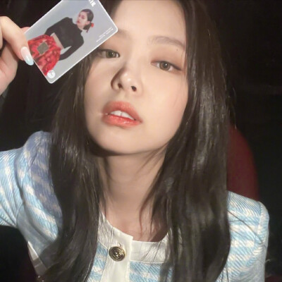 Jennie金智妮 Jisoo金智秀 金采源