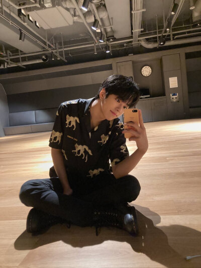  TREASURE 尹材赫大帅哥
大狗勾