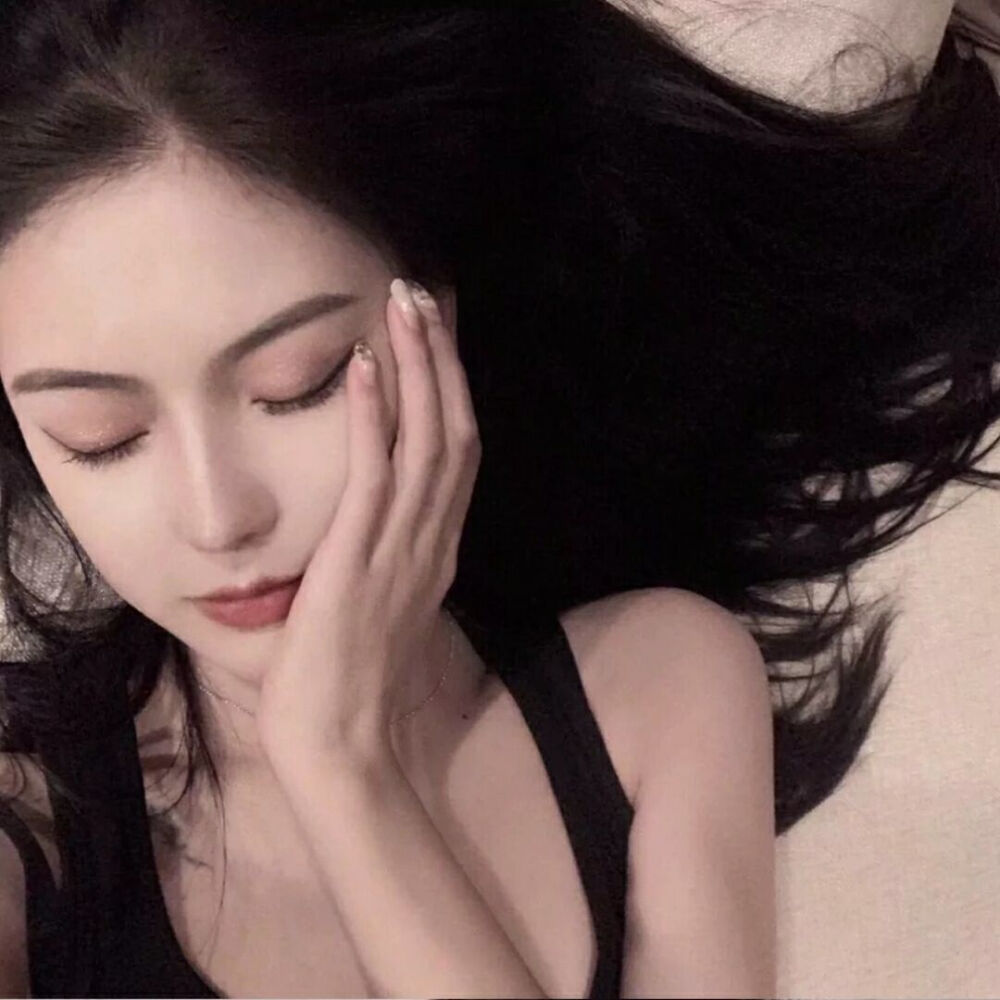 御姐女头
淋雨只为看海