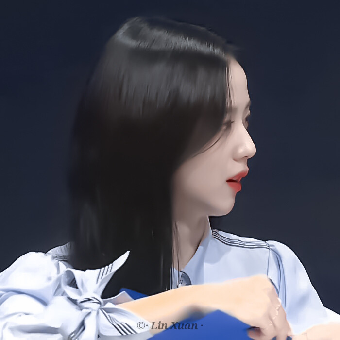 ·金智秀Jisoo
原夏风。