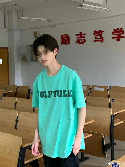张人0
