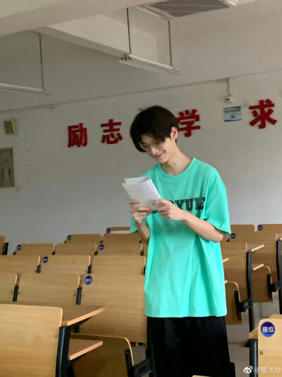 张人0
